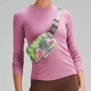 Lululemon Everywhere 1 Liter Belt Bag Hyper Dye Multi/Rover NWT